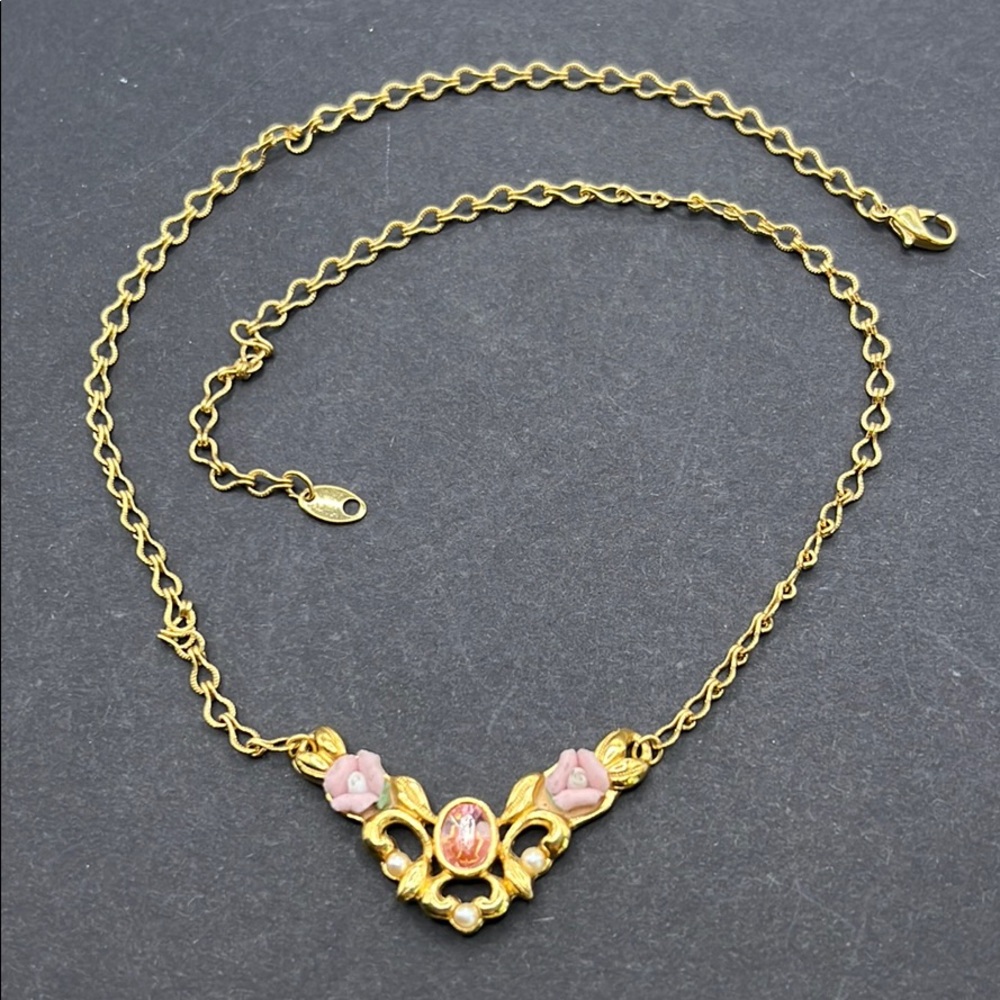 Vintage Avon flower necklace